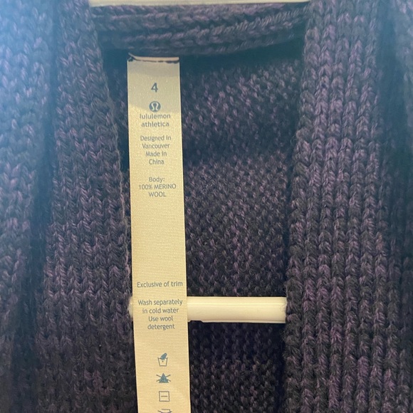 Lululemon Merino Wool Wrap in Deep Purple - Picture 3 of 4